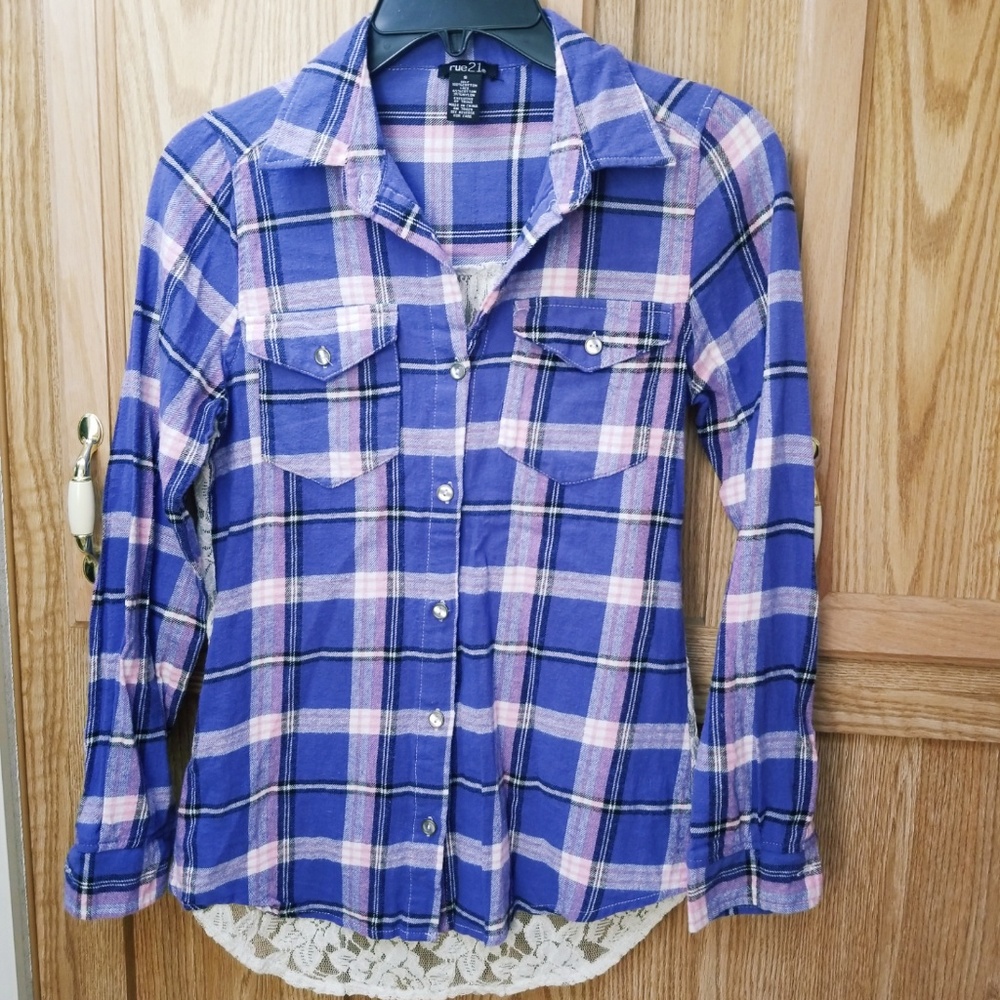 Small lace hi/lo lace button up tee
